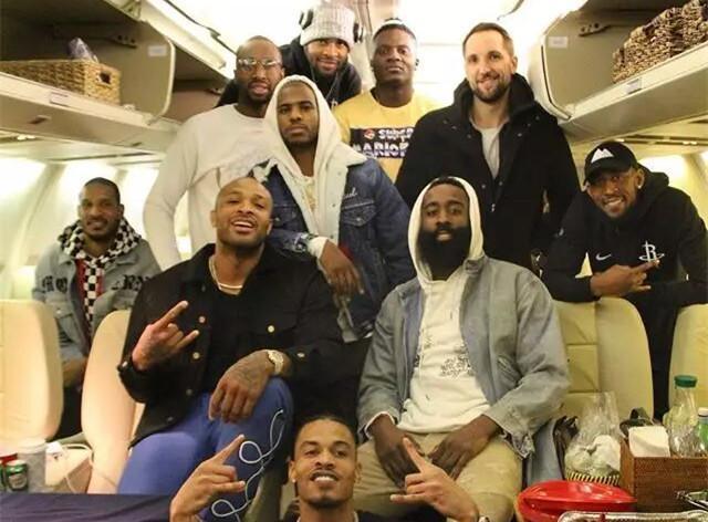 一夜两冷门 一夜两冷门